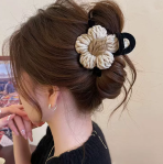 Velvet Flower Claw - Image 2